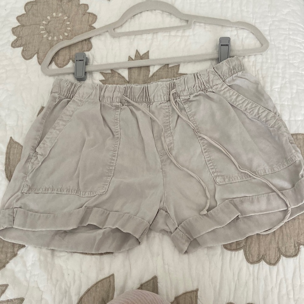 Bella Dahl Tan Shorts